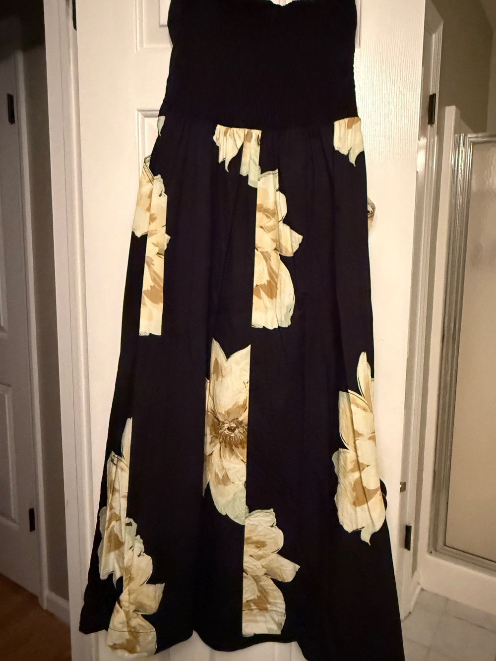 Anthropologie Maeve Strapless Smocked Maxi Dress Pockets Black Floral size large - Picture 10 of 12
